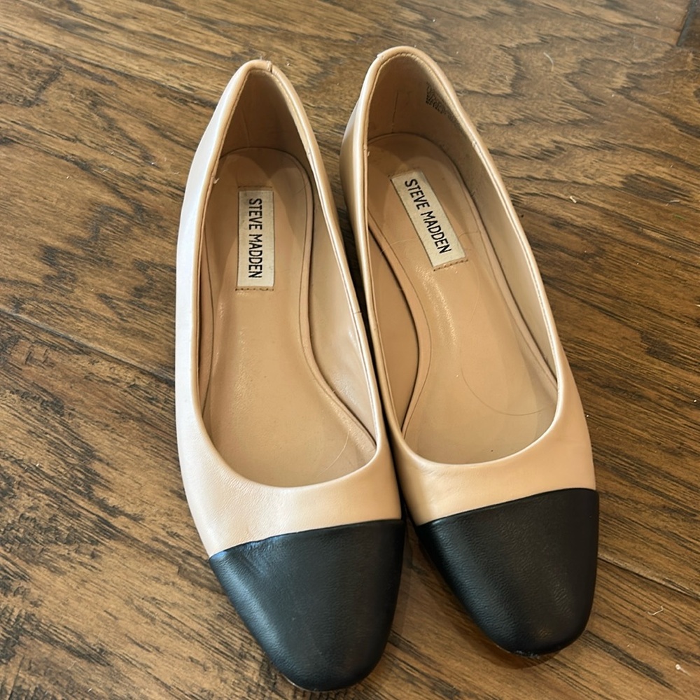 Size 7 Steve Madden Capped Toe Flats